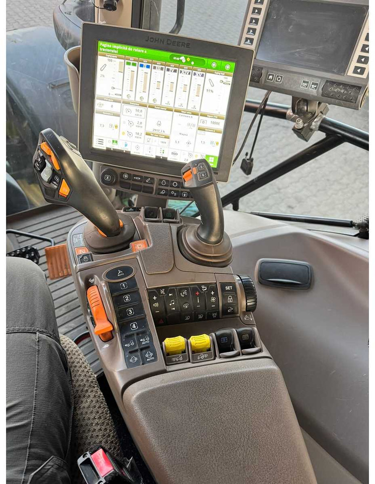 JOHN DEERE 6R 250 - E18 - Traktor: slika JOHN DEERE 6R 250 - E18 - Traktor JOHN DEERE 6R 250 - E18 - Traktor: slika JOHN DEERE 6R 250 - E18 - Traktor