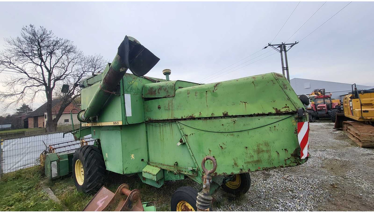 JOHN DEERE 950 COMBINE HARVESTER - Kombajn za žetvu: slika JOHN DEERE 950 COMBINE HARVESTER - Kombajn za žetvu JOHN DEERE 950 COMBINE HARVESTER - Kombajn za žetvu: slika JOHN DEERE 950 COMBINE HARVESTER - Kombajn za žetvu
