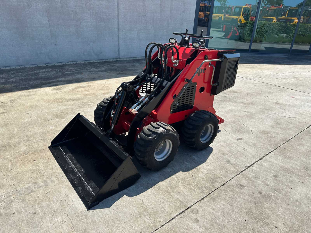 JPC HT320 - Mini utovarivač: slika JPC HT320 - Mini utovarivač JPC HT320 - Mini utovarivač: slika JPC HT320 - Mini utovarivač