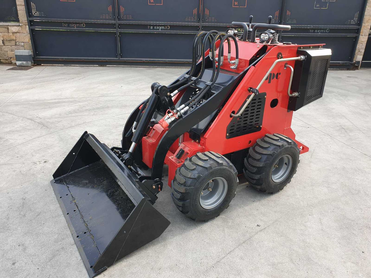 JPC HT320 SKID STEER LOADER - Utovarivač na kotačima: slika JPC HT320 SKID STEER LOADER - Utovarivač na kotačima JPC HT320 SKID STEER LOADER - Utovarivač na kotačima: slika JPC HT320 SKID STEER LOADER - Utovarivač na kotačima