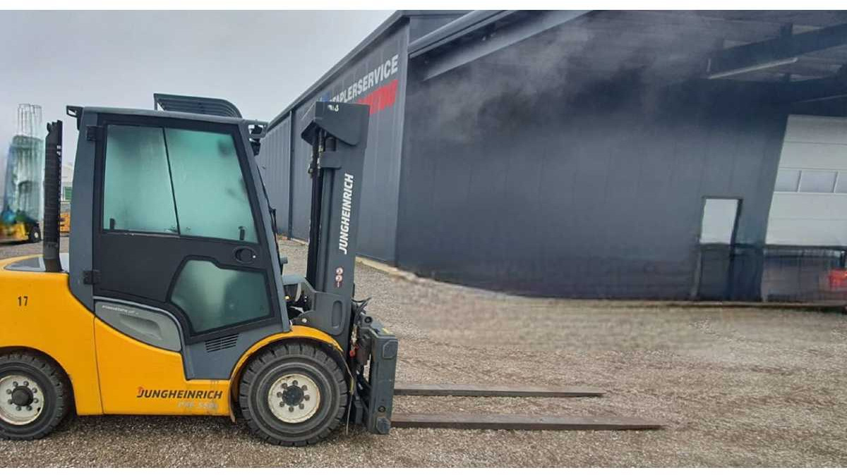 Viličar JUNGHEINRICH - DFG S50S - 2015 - FORKLIFT TRUCKS: slika Viličar JUNGHEINRICH - DFG S50S - 2015 - FORKLIFT TRUCKS Viličar JUNGHEINRICH - DFG S50S - 2015 - FORKLIFT TRUCKS: slika Viličar JUNGHEINRICH - DFG S50S - 2015 - FORKLIFT TRUCKS