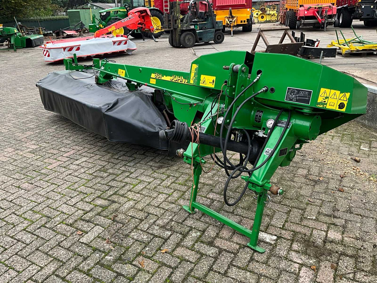 John Deere 331 - Malčer: slika John Deere 331 - Malčer John Deere 331 - Malčer: slika John Deere 331 - Malčer
