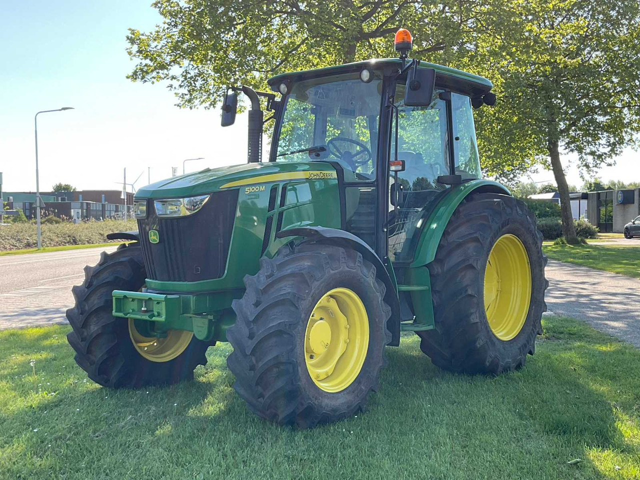 John Deere 5100M - Traktor: slika John Deere 5100M - Traktor John Deere 5100M - Traktor: slika John Deere 5100M - Traktor