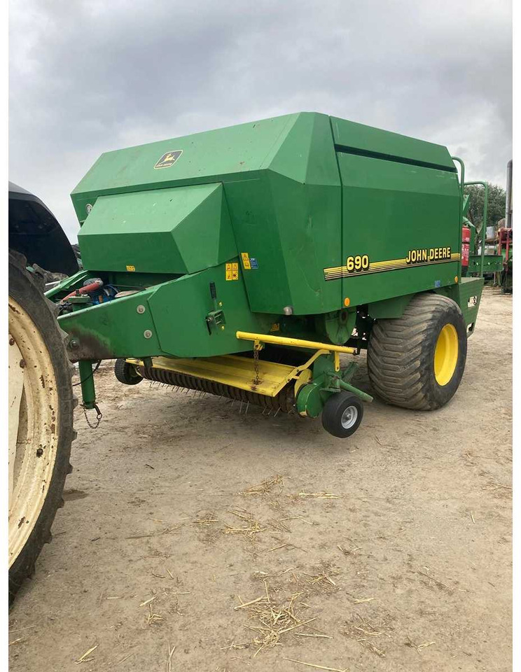 John Deere 690 - Kvadratna balirka: slika John Deere 690 - Kvadratna balirka John Deere 690 - Kvadratna balirka: slika John Deere 690 - Kvadratna balirka