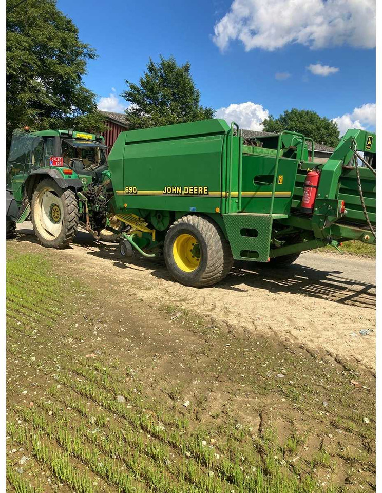 John Deere 690 - Kvadratna balirka: slika John Deere 690 - Kvadratna balirka John Deere 690 - Kvadratna balirka: slika John Deere 690 - Kvadratna balirka