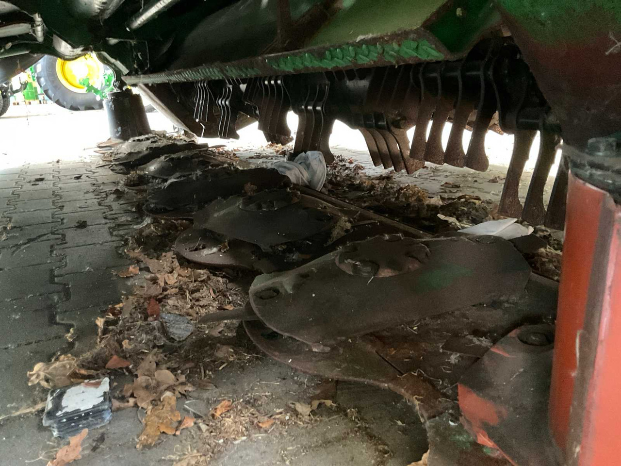 John Deere R350R + R990R Triple - Malčer: slika John Deere R350R + R990R Triple - Malčer John Deere R350R + R990R Triple - Malčer: slika John Deere R350R + R990R Triple - Malčer
