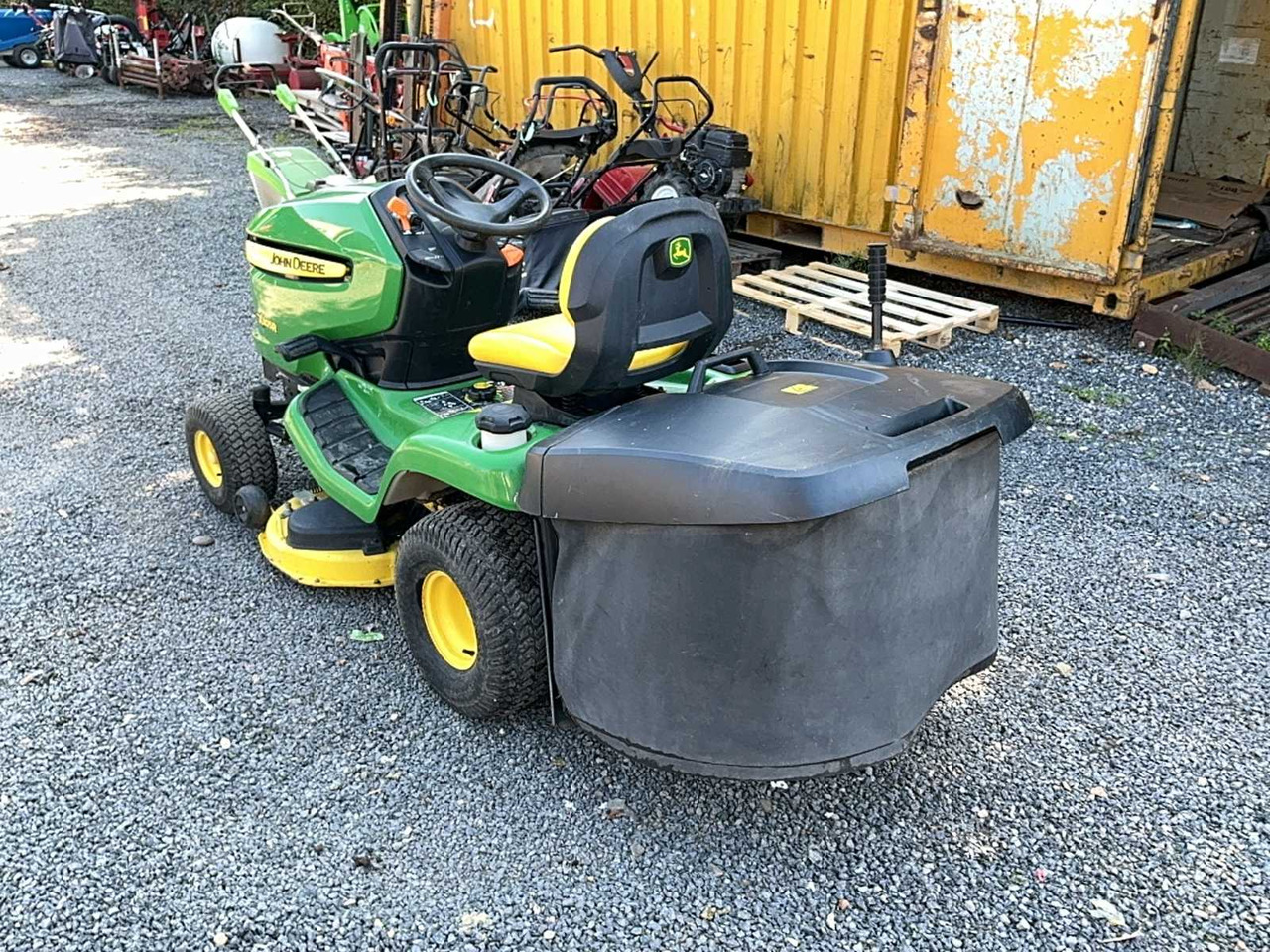John Deere X305R - Vrtna kosilica: slika John Deere X305R - Vrtna kosilica John Deere X305R - Vrtna kosilica: slika John Deere X305R - Vrtna kosilica