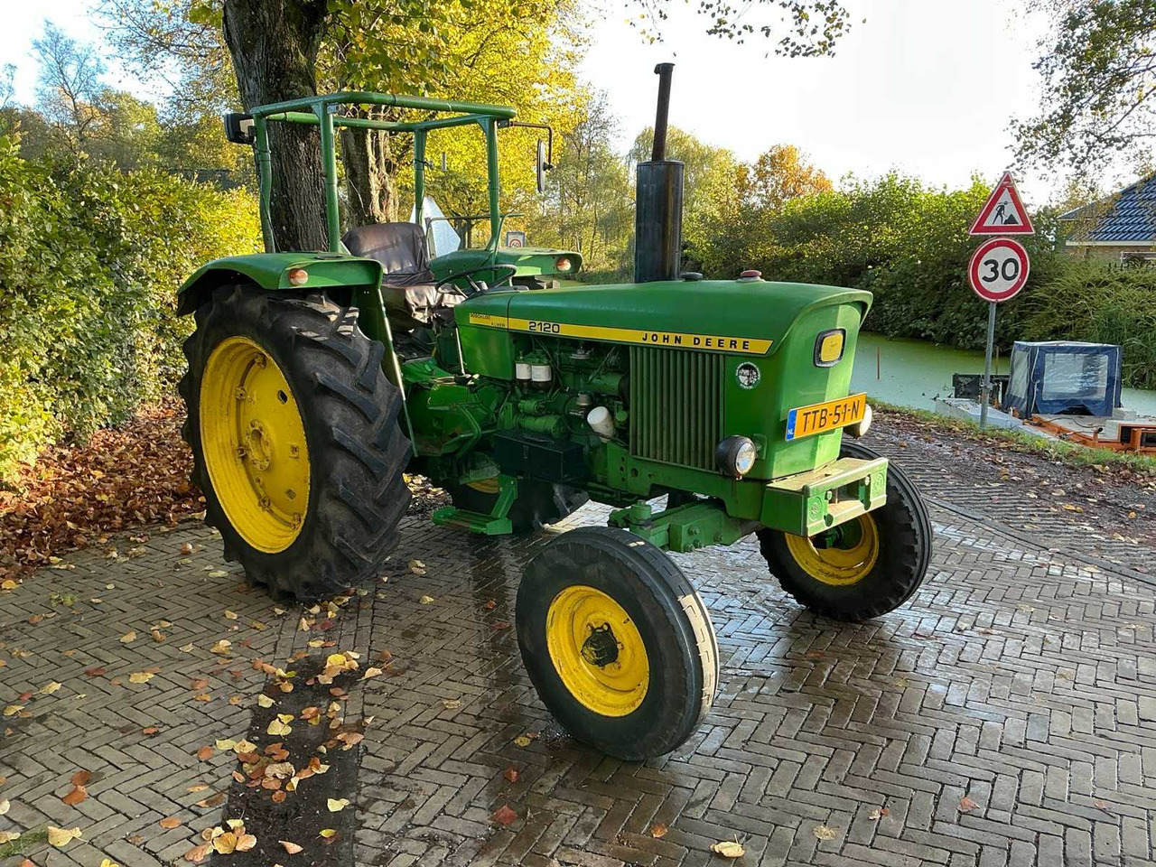John deere 2120 - Traktor: slika John deere 2120 - Traktor John deere 2120 - Traktor: slika John deere 2120 - Traktor
