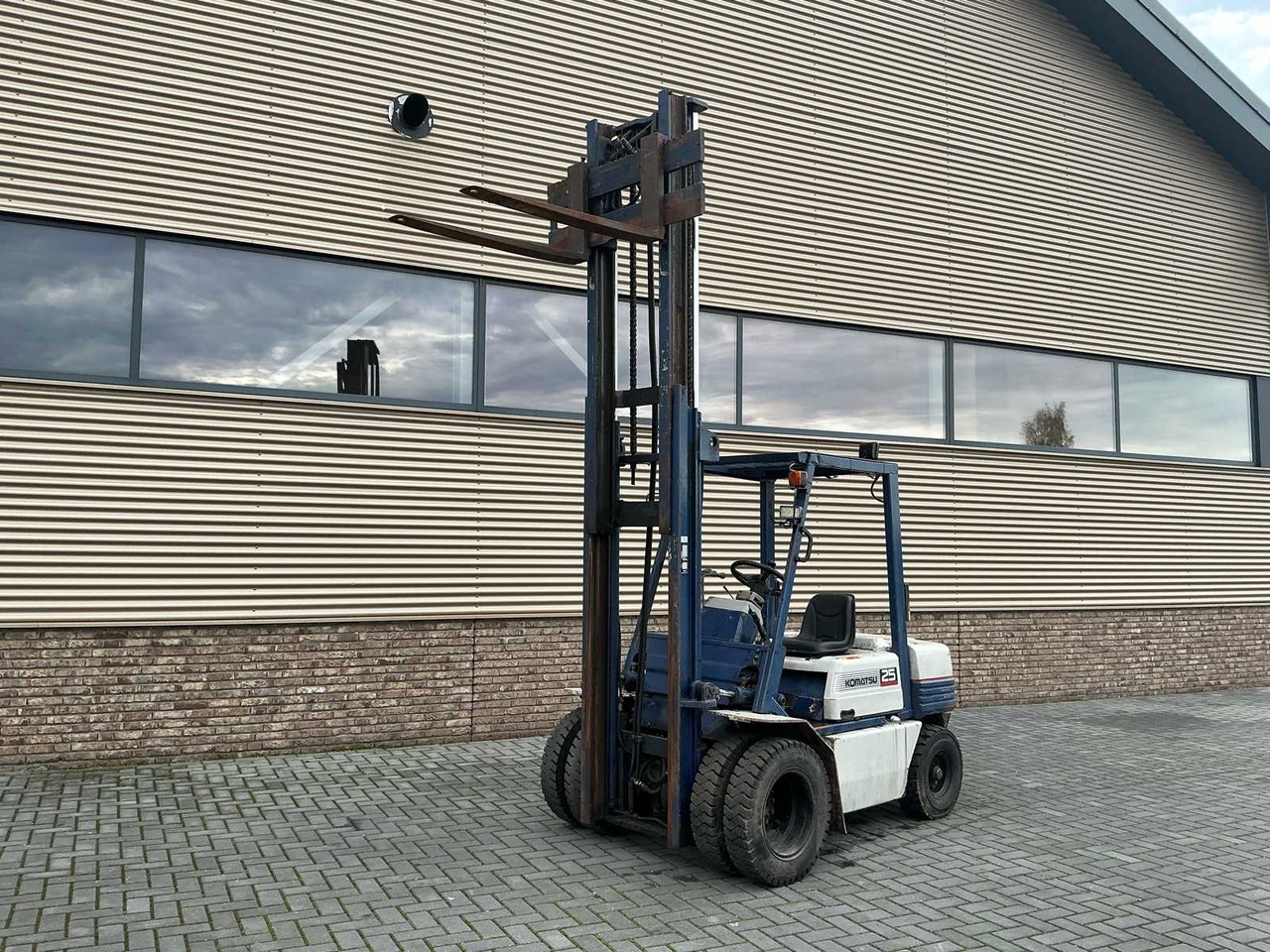 KOMATSU 25 FORKLIFT - Viličar: slika KOMATSU 25 FORKLIFT - Viličar KOMATSU 25 FORKLIFT - Viličar: slika KOMATSU 25 FORKLIFT - Viličar