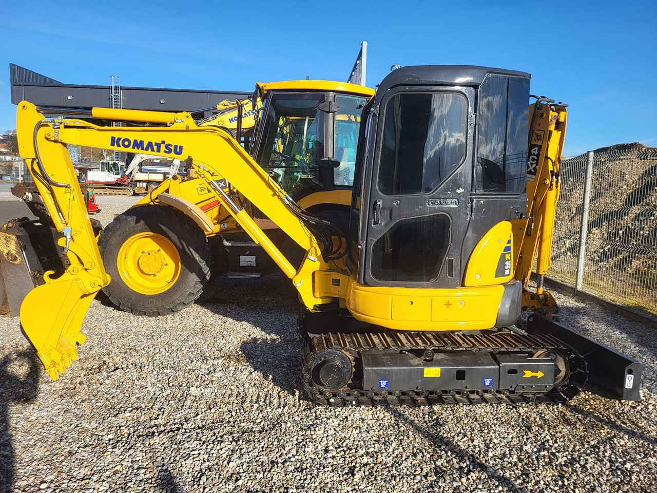 KOMATSU PC 35 - Mini bager: slika KOMATSU PC 35 - Mini bager KOMATSU PC 35 - Mini bager: slika KOMATSU PC 35 - Mini bager