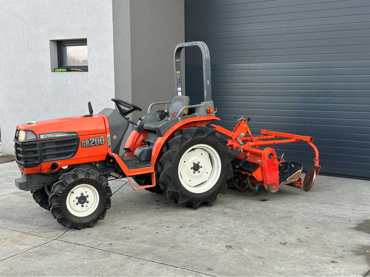KUBOTA - GB200 - 4-WHEEL DRIVE TRACTOR - Traktor: slika KUBOTA - GB200 - 4-WHEEL DRIVE TRACTOR - Traktor KUBOTA - GB200 - 4-WHEEL DRIVE TRACTOR - Traktor: slika KUBOTA - GB200 - 4-WHEEL DRIVE TRACTOR - Traktor