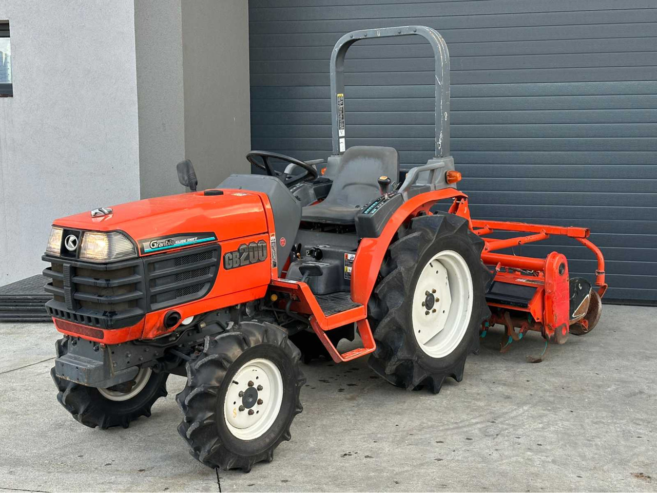 KUBOTA - GB200 - 4-WHEEL DRIVE TRACTOR - Traktor: slika KUBOTA - GB200 - 4-WHEEL DRIVE TRACTOR - Traktor KUBOTA - GB200 - 4-WHEEL DRIVE TRACTOR - Traktor: slika KUBOTA - GB200 - 4-WHEEL DRIVE TRACTOR - Traktor