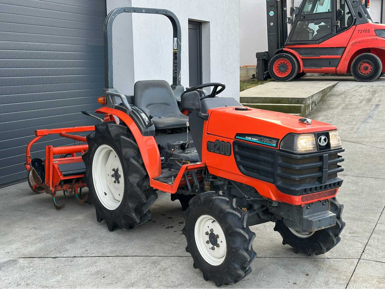 KUBOTA - GB200 - 4-WHEEL DRIVE TRACTOR - Traktor: slika KUBOTA - GB200 - 4-WHEEL DRIVE TRACTOR - Traktor KUBOTA - GB200 - 4-WHEEL DRIVE TRACTOR - Traktor: slika KUBOTA - GB200 - 4-WHEEL DRIVE TRACTOR - Traktor