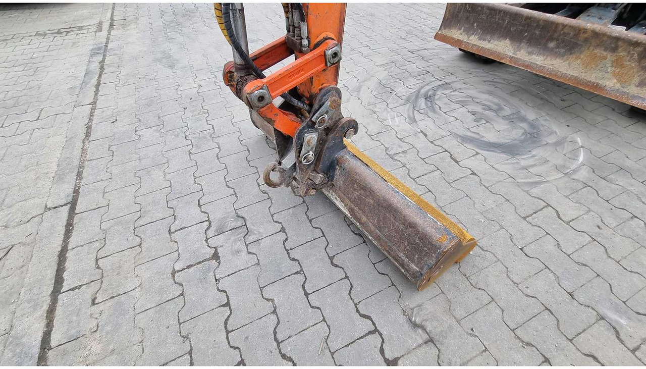 KUBOTA U27-4 - Mini bager: slika KUBOTA U27-4 - Mini bager KUBOTA U27-4 - Mini bager: slika KUBOTA U27-4 - Mini bager