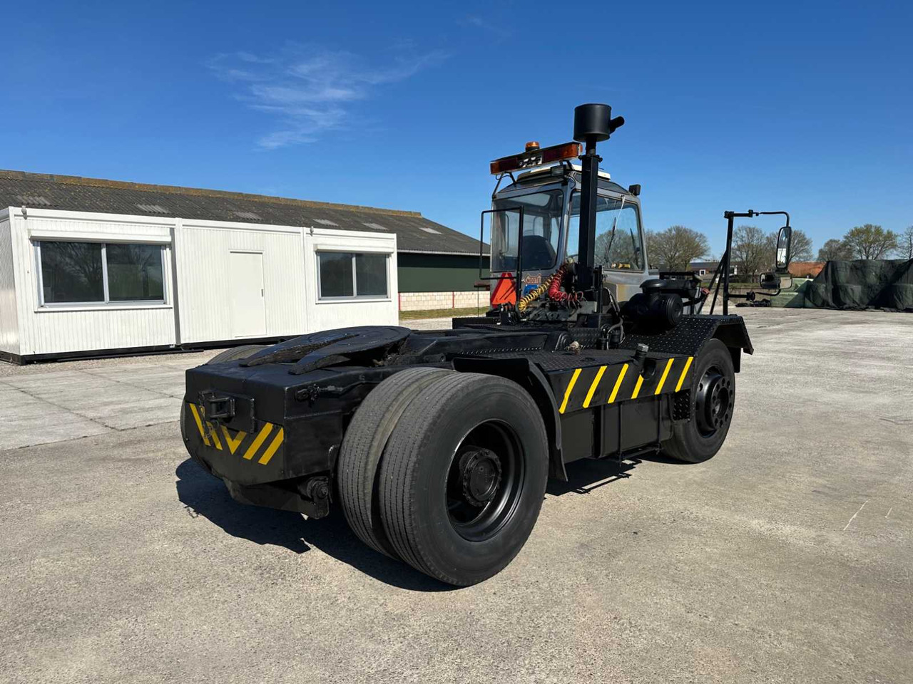 1993 DAF TERMINAL TRACTOR - Kamion: slika 1993 DAF TERMINAL TRACTOR - Kamion 1993 DAF TERMINAL TRACTOR - Kamion: slika 1993 DAF TERMINAL TRACTOR - Kamion