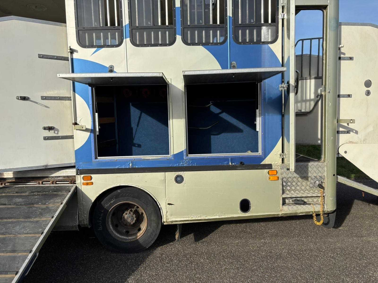 Kamion 1993 VOLVO FL 612 TRUCK HORSE TRAILER: slika Kamion 1993 VOLVO FL 612 TRUCK HORSE TRAILER Kamion 1993 VOLVO FL 612 TRUCK HORSE TRAILER: slika Kamion 1993 VOLVO FL 612 TRUCK HORSE TRAILER