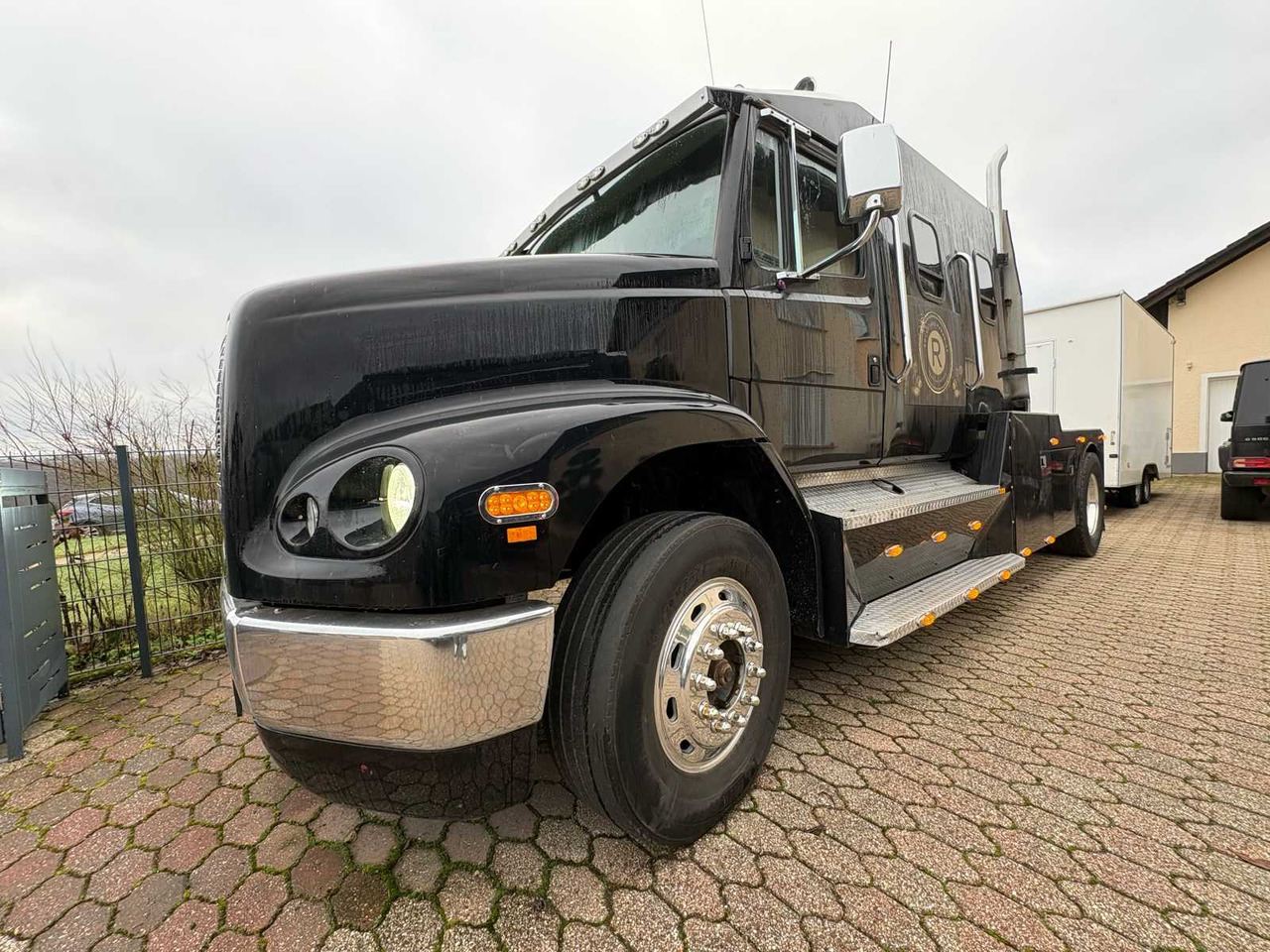 1999 FORD THX26MO – UNIQUE US SHOW TRUCK WITH LIVING SPACE CONVERSION - Kamion: slika 1999 FORD THX26MO – UNIQUE US SHOW TRUCK WITH LIVING SPACE CONVERSION - Kamion 1999 FORD THX26MO – UNIQUE US SHOW TRUCK WITH LIVING SPACE CONVERSION - Kamion: slika 1999 FORD THX26MO – UNIQUE US SHOW TRUCK WITH LIVING SPACE CONVERSION - Kamion