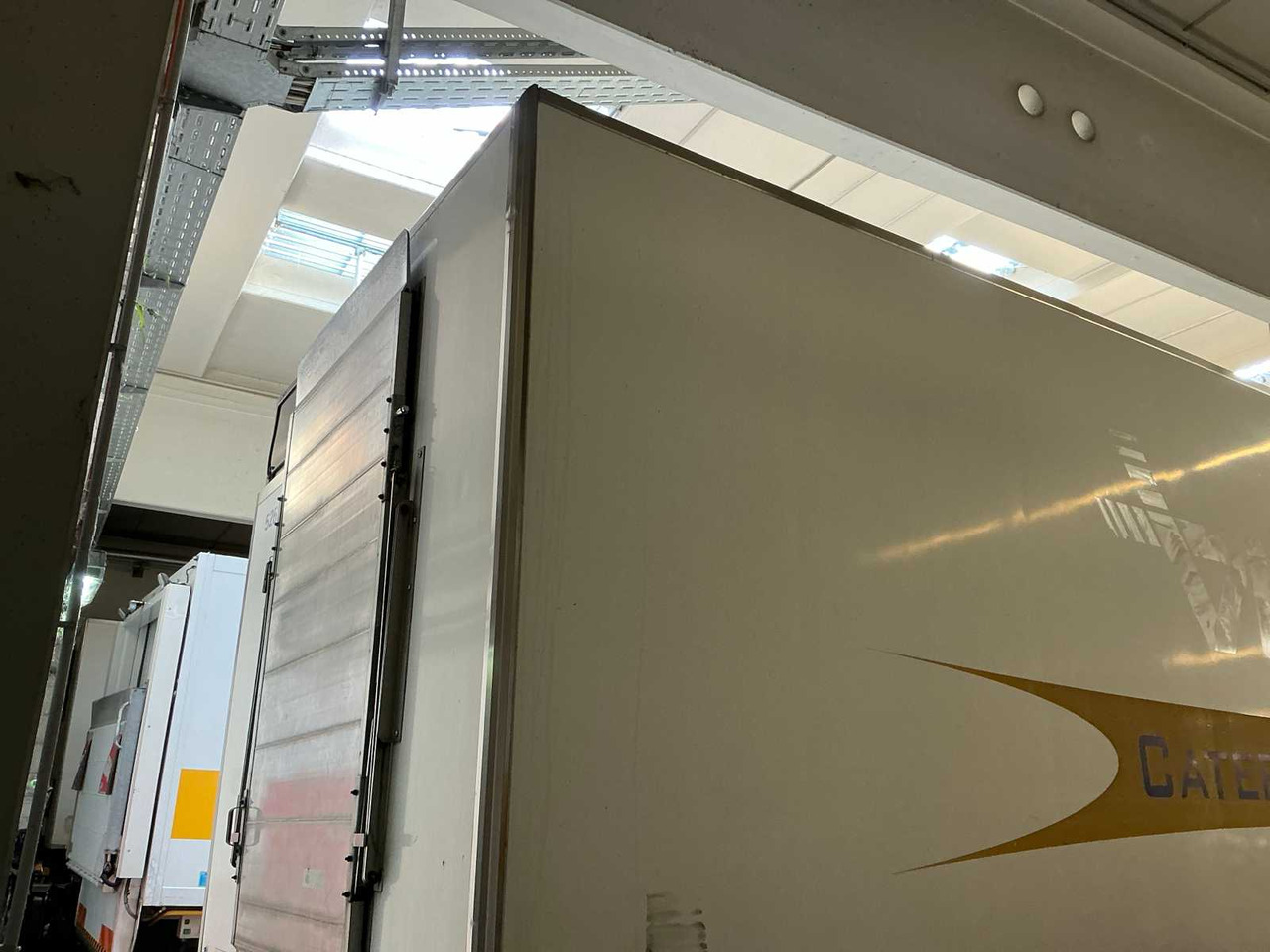 2002 MERCEDES-BENZ WBC22 CATERING TRUCK - Kamion: slika 2002 MERCEDES-BENZ WBC22 CATERING TRUCK - Kamion 2002 MERCEDES-BENZ WBC22 CATERING TRUCK - Kamion: slika 2002 MERCEDES-BENZ WBC22 CATERING TRUCK - Kamion