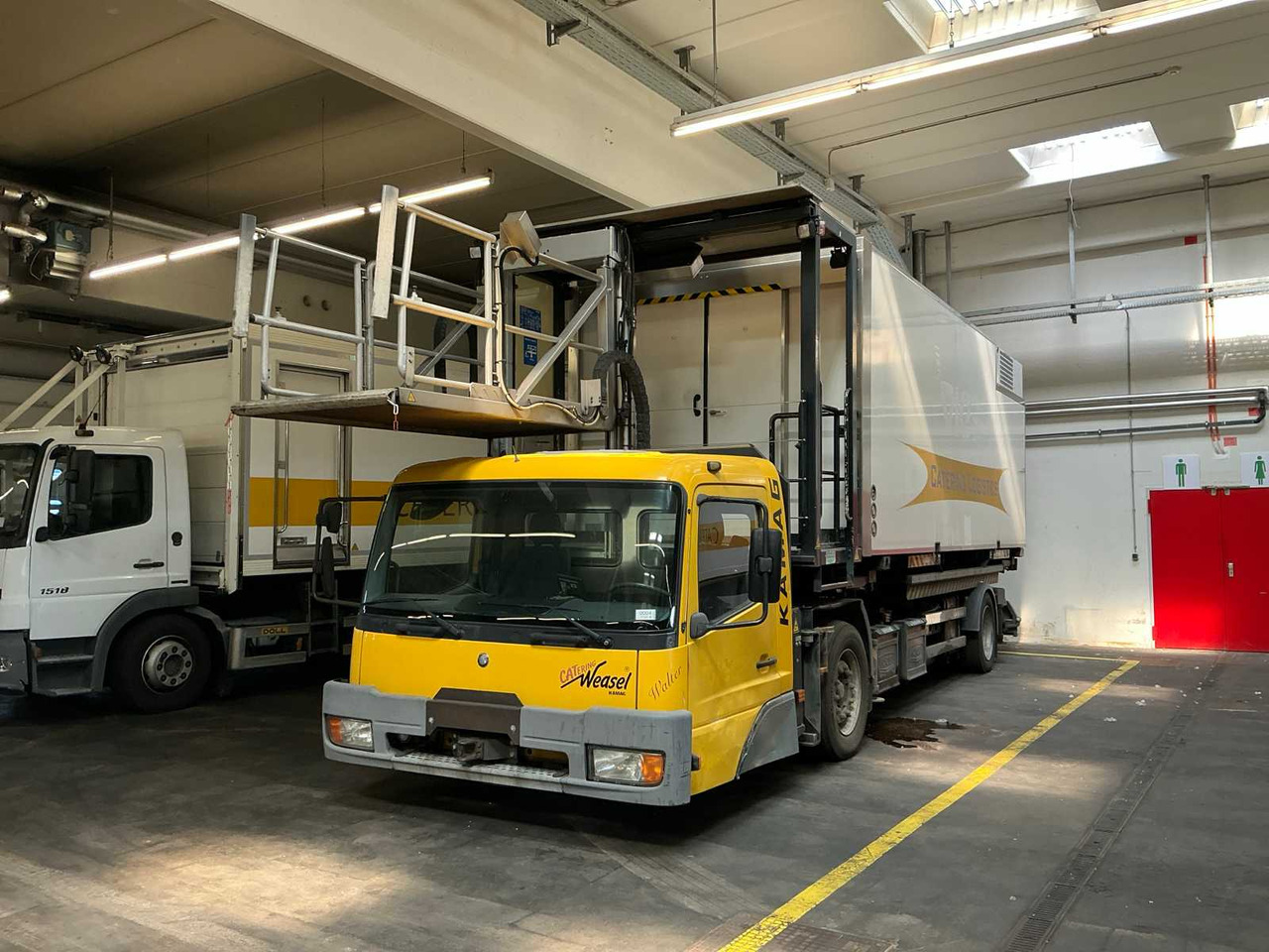 2002 MERCEDES-BENZ WBC22 CATERING TRUCK - Kamion: slika 2002 MERCEDES-BENZ WBC22 CATERING TRUCK - Kamion 2002 MERCEDES-BENZ WBC22 CATERING TRUCK - Kamion: slika 2002 MERCEDES-BENZ WBC22 CATERING TRUCK - Kamion