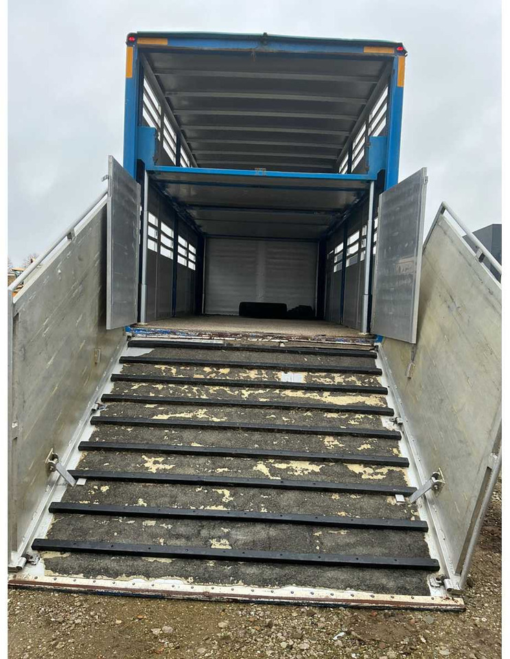 Kamion 2004 VOLVO FL6L 4X2R LIVESTOCK TRUCK: slika Kamion 2004 VOLVO FL6L 4X2R LIVESTOCK TRUCK