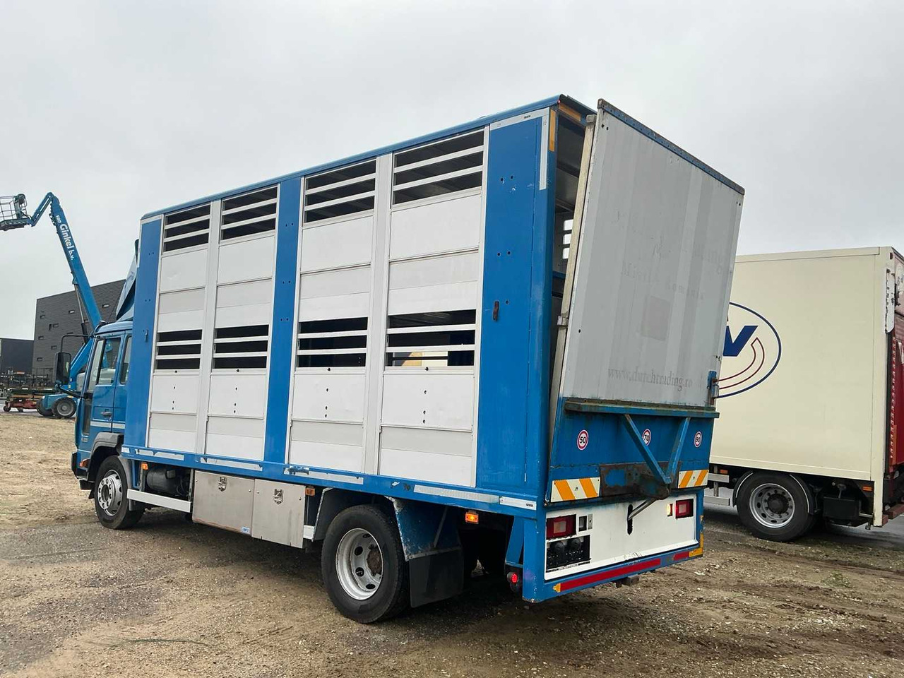 Kamion 2004 VOLVO FL6L 4X2R LIVESTOCK TRUCK: slika Kamion 2004 VOLVO FL6L 4X2R LIVESTOCK TRUCK