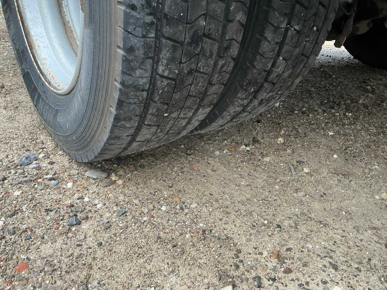 Kamion 2004 VOLVO FL6L 4X2R LIVESTOCK TRUCK: slika Kamion 2004 VOLVO FL6L 4X2R LIVESTOCK TRUCK