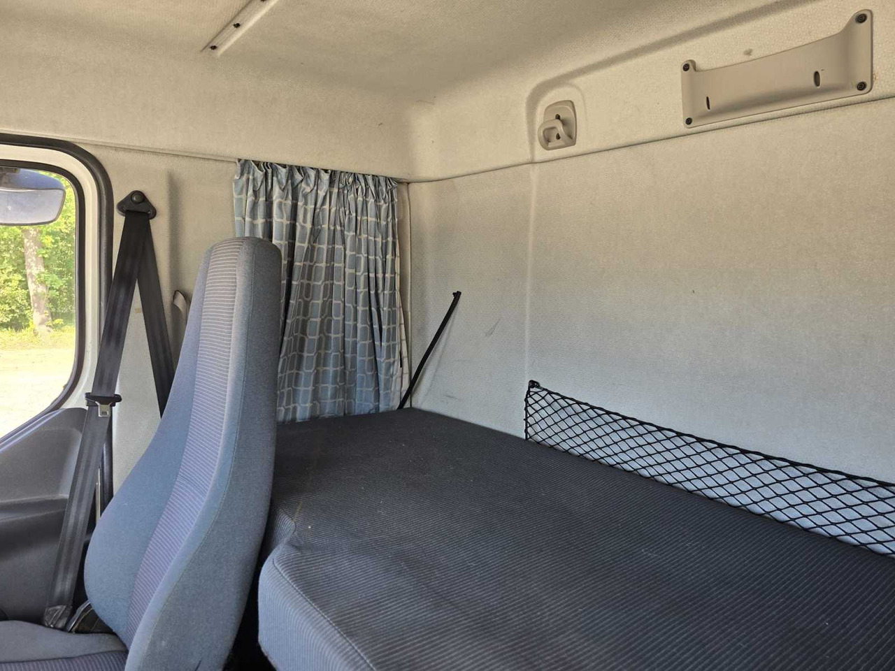 Kamion 2010 VOLVO FE260 - RIGID WITH TAILGATE - 7.1L DIESEL – AIR-CONDITIONED: slika Kamion 2010 VOLVO FE260 - RIGID WITH TAILGATE - 7.1L DIESEL – AIR-CONDITIONED Kamion 2010 VOLVO FE260 - RIGID WITH TAILGATE - 7.1L DIESEL – AIR-CONDITIONED: slika Kamion 2010 VOLVO FE260 - RIGID WITH TAILGATE - 7.1L DIESEL – AIR-CONDITIONED