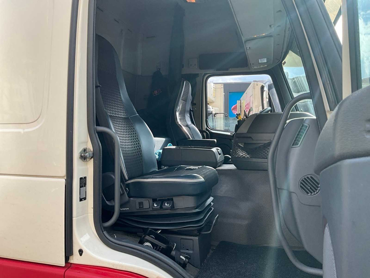 Kamion 2012 VOLVO FM 13 SEMI-TRAILER TRUCK: slika Kamion 2012 VOLVO FM 13 SEMI-TRAILER TRUCK