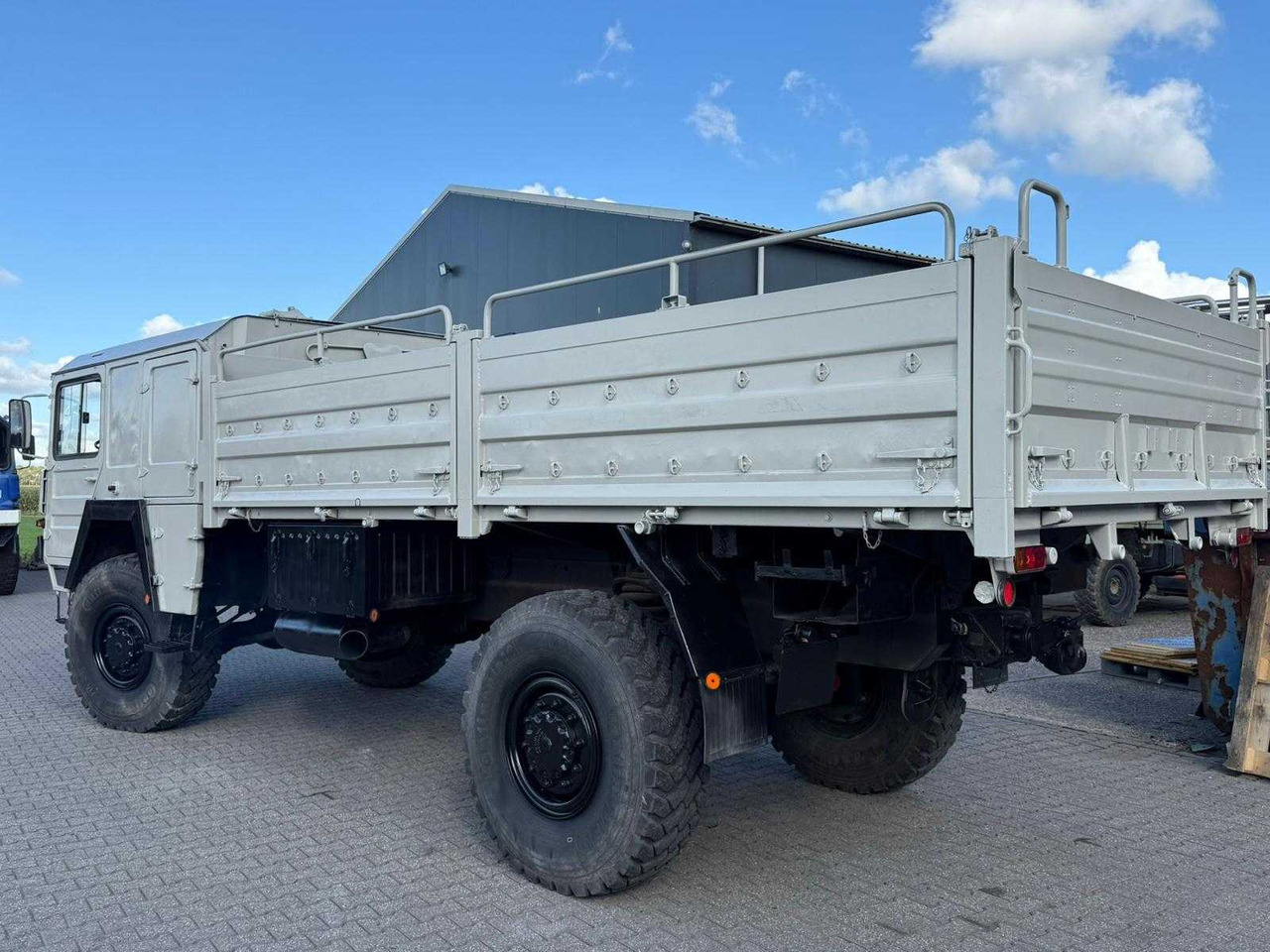 MAN - CAT 1 4X4 V8 - TRUCK - Kamion: slika MAN - CAT 1 4X4 V8 - TRUCK - Kamion MAN - CAT 1 4X4 V8 - TRUCK - Kamion: slika MAN - CAT 1 4X4 V8 - TRUCK - Kamion