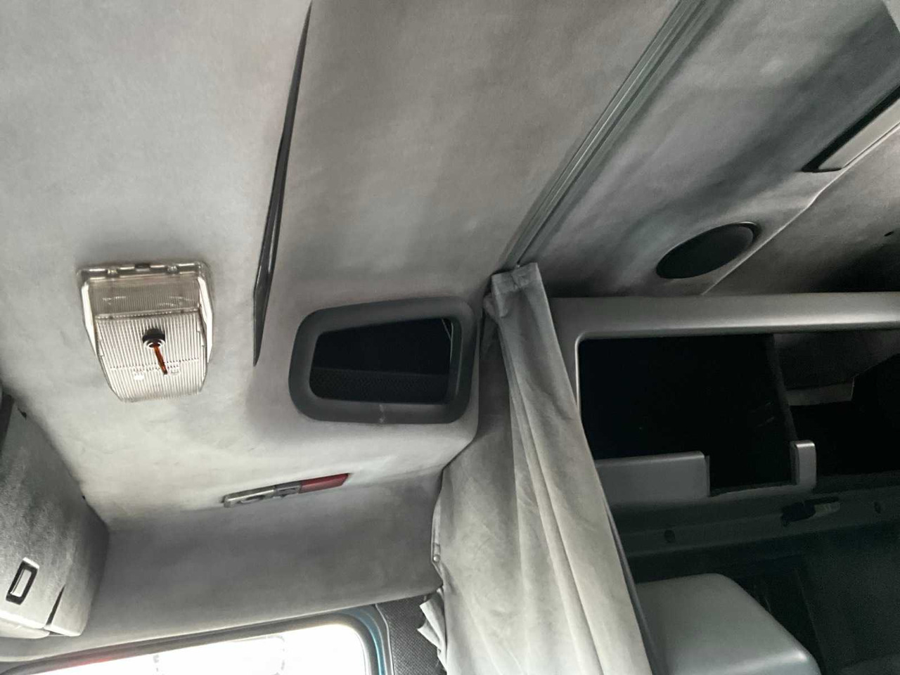 Kamion VOLVO - NH 12 - TORPEO 610 - TRUCK -1998: slika Kamion VOLVO - NH 12 - TORPEO 610 - TRUCK -1998