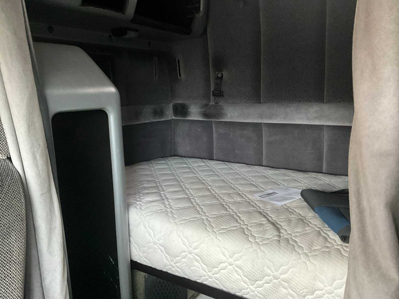 Kamion VOLVO - NH 12 - TORPEO 610 - TRUCK -1998: slika Kamion VOLVO - NH 12 - TORPEO 610 - TRUCK -1998