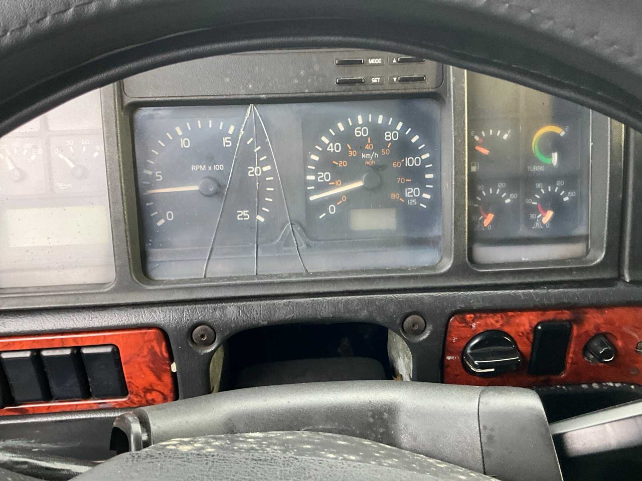 Kamion VOLVO - NH 12 - TORPEO 610 - TRUCK -1998: slika Kamion VOLVO - NH 12 - TORPEO 610 - TRUCK -1998