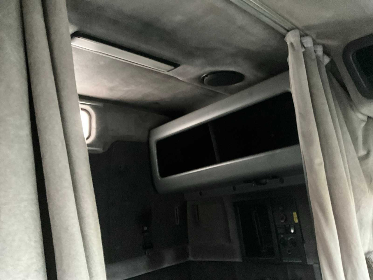 Kamion VOLVO - NH 12 - TORPEO 610 - TRUCK -1998: slika Kamion VOLVO - NH 12 - TORPEO 610 - TRUCK -1998