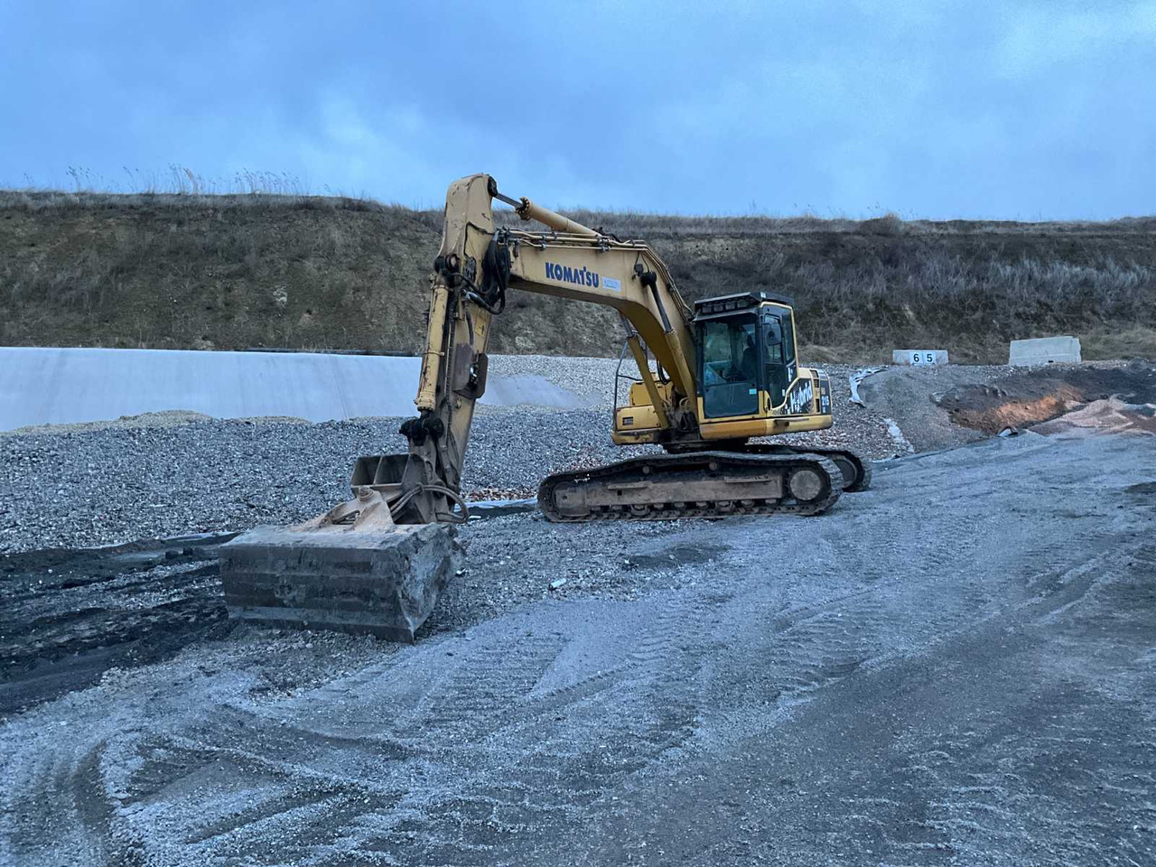Komatsu HB215LC-1 - Bager gusjeničar: slika Komatsu HB215LC-1 - Bager gusjeničar Komatsu HB215LC-1 - Bager gusjeničar: slika Komatsu HB215LC-1 - Bager gusjeničar