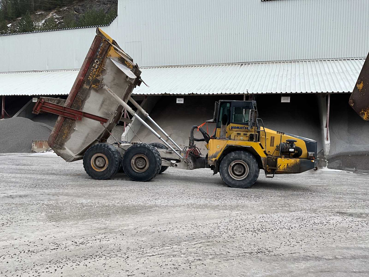 Komatsu HM300-2 - Istovarivač: slika Komatsu HM300-2 - Istovarivač Komatsu HM300-2 - Istovarivač: slika Komatsu HM300-2 - Istovarivač