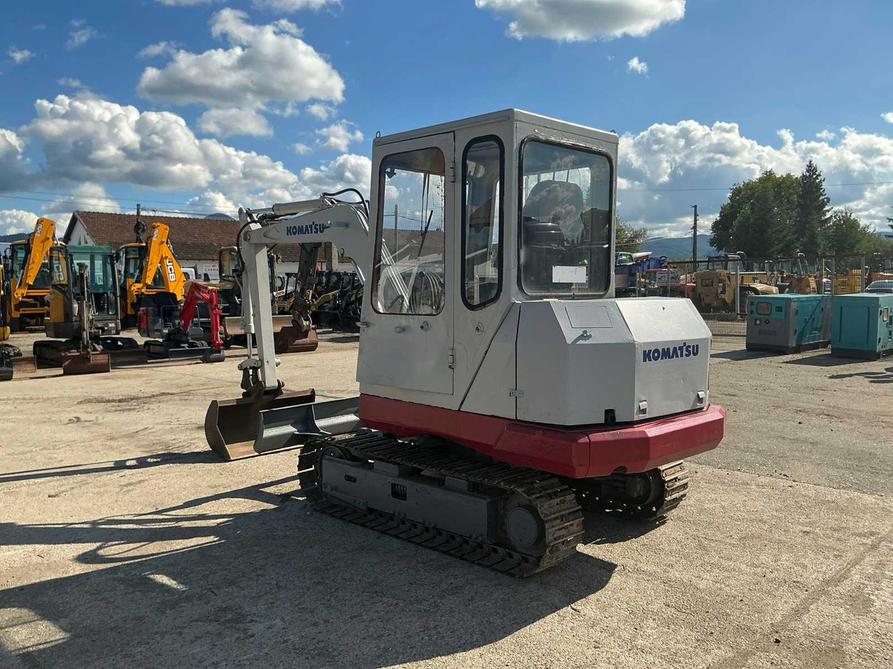 Komatsu PC 30 - Mini bager: slika Komatsu PC 30 - Mini bager Komatsu PC 30 - Mini bager: slika Komatsu PC 30 - Mini bager