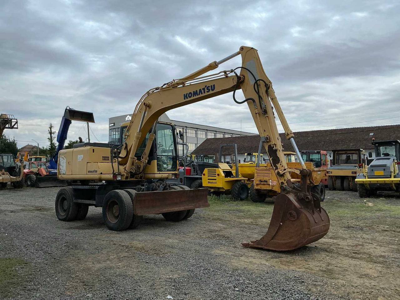 Komatsu PW 130 -7K - Bager na kotačima: slika Komatsu PW 130 -7K - Bager na kotačima Komatsu PW 130 -7K - Bager na kotačima: slika Komatsu PW 130 -7K - Bager na kotačima