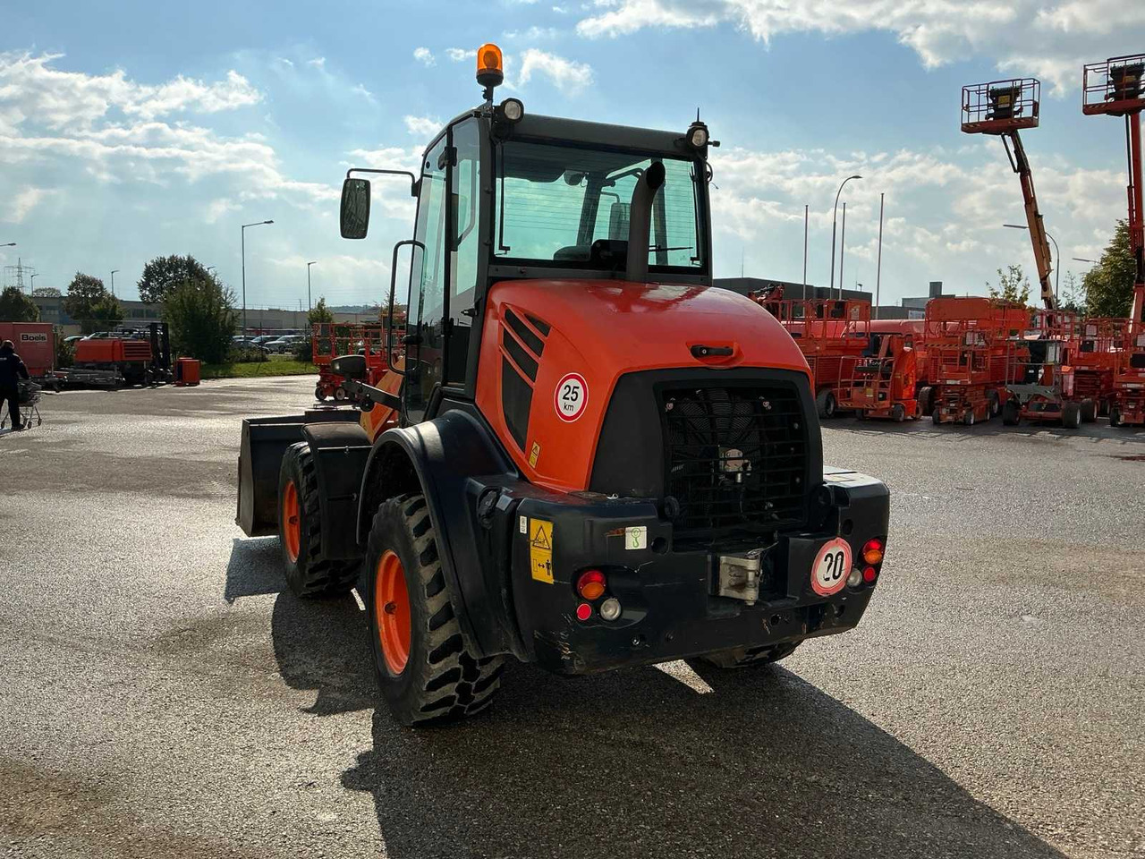 Komatsu WA100M-7 - Utovarivač na kotačima: slika Komatsu WA100M-7 - Utovarivač na kotačima Komatsu WA100M-7 - Utovarivač na kotačima: slika Komatsu WA100M-7 - Utovarivač na kotačima