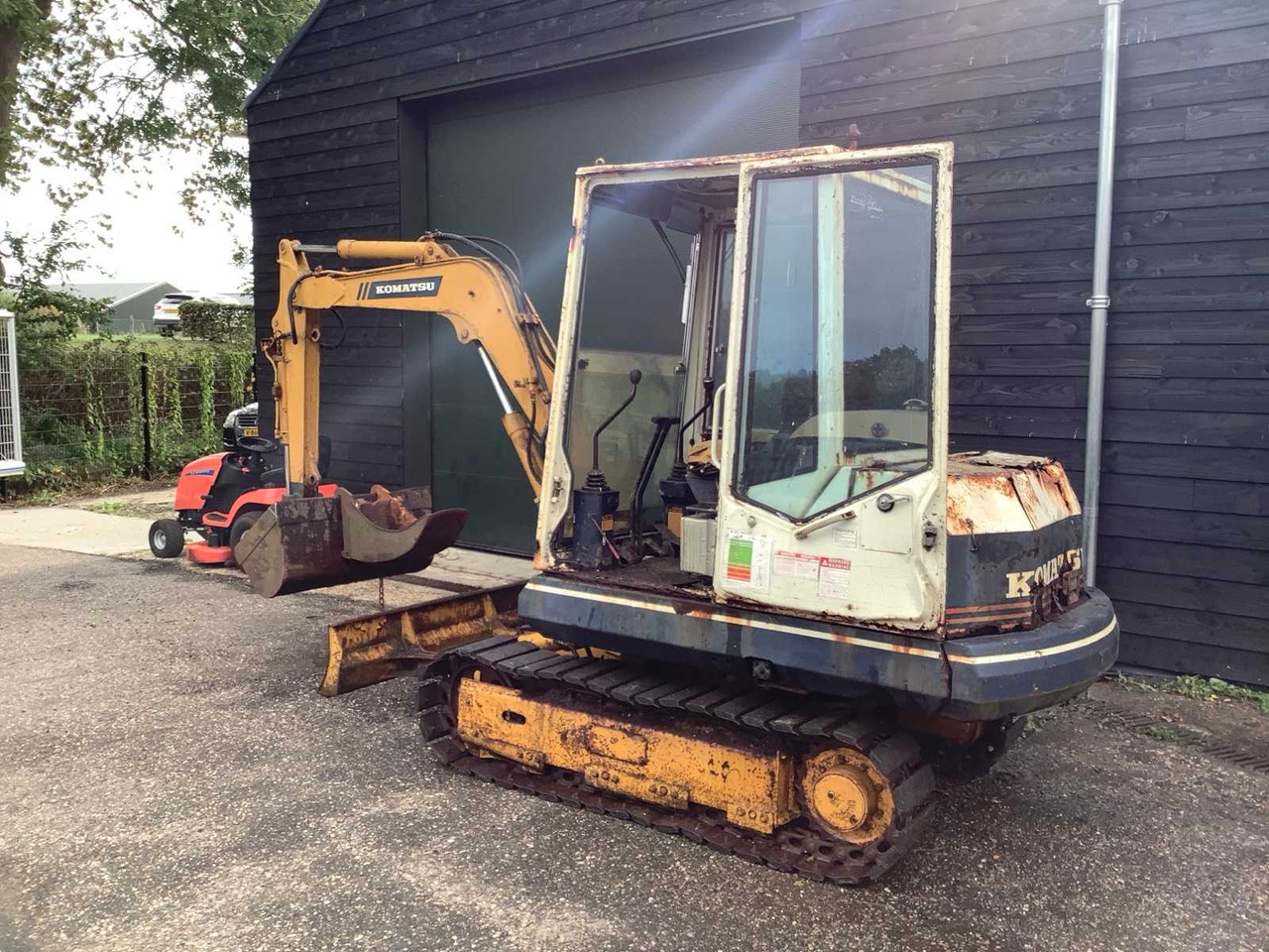 Komatsu pc30 - Mini bager: slika Komatsu pc30 - Mini bager Komatsu pc30 - Mini bager: slika Komatsu pc30 - Mini bager