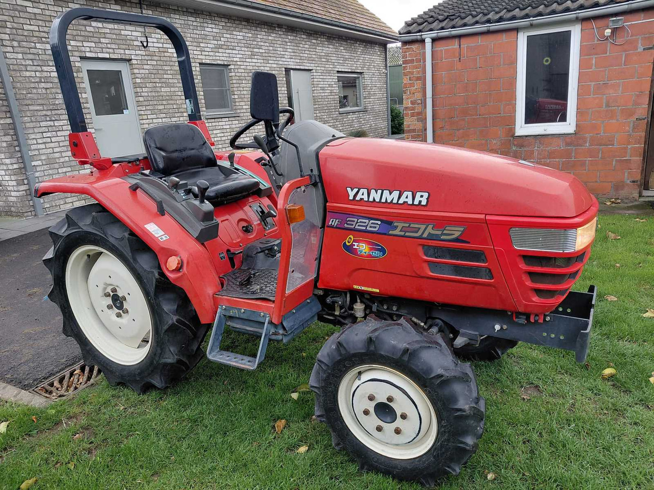 Kubota AF 326 - Mali traktor: slika Kubota AF 326 - Mali traktor Kubota AF 326 - Mali traktor: slika Kubota AF 326 - Mali traktor