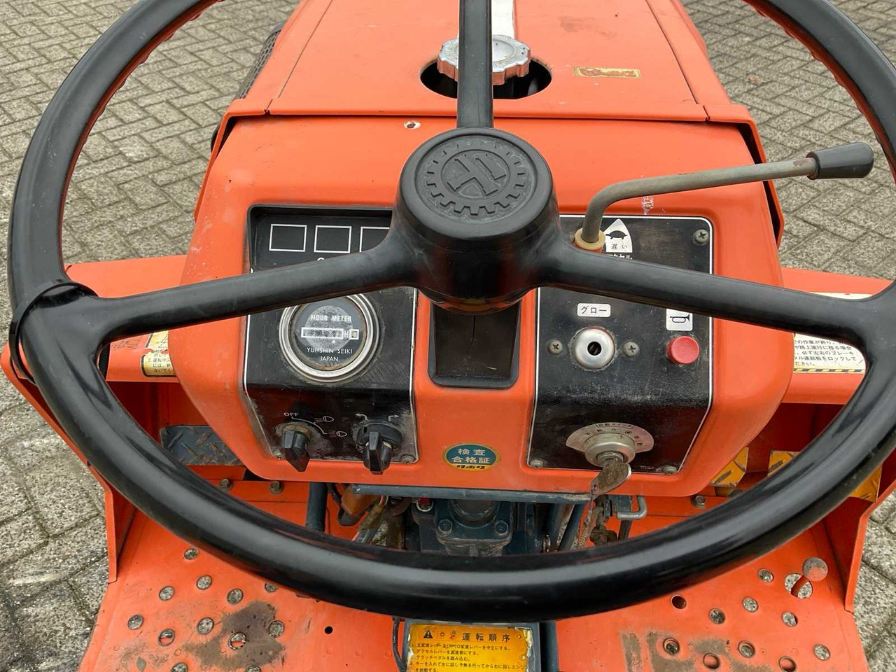 Mali traktor Kubota B1200: slika Mali traktor Kubota B1200 Mali traktor Kubota B1200: slika Mali traktor Kubota B1200