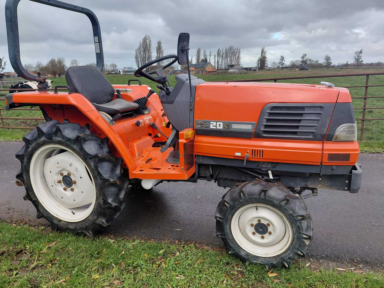 Kubota GL 200 - Mali traktor: slika Kubota GL 200 - Mali traktor Kubota GL 200 - Mali traktor: slika Kubota GL 200 - Mali traktor