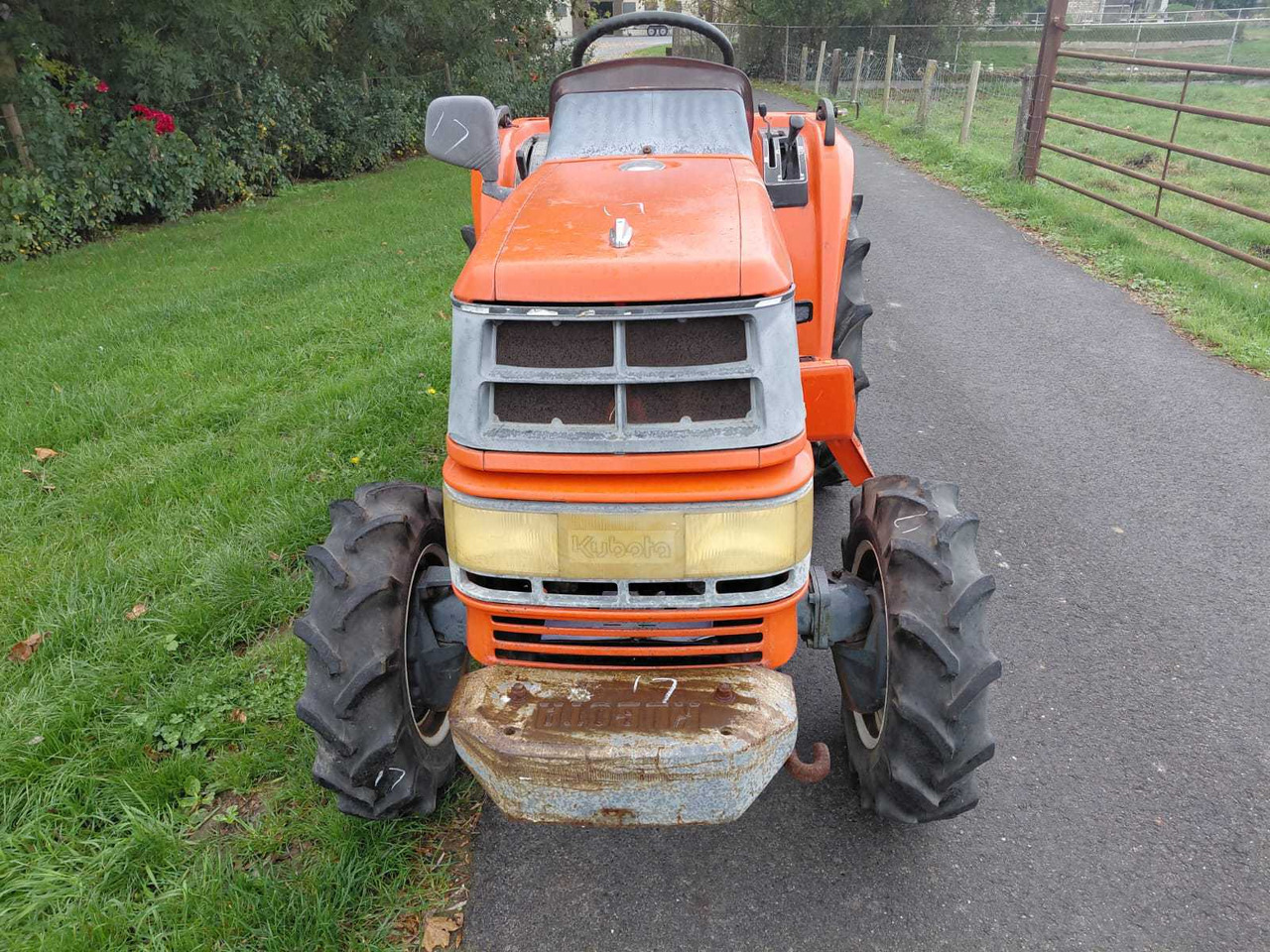 Kubota GT3 - Mali traktor: slika Kubota GT3 - Mali traktor Kubota GT3 - Mali traktor: slika Kubota GT3 - Mali traktor