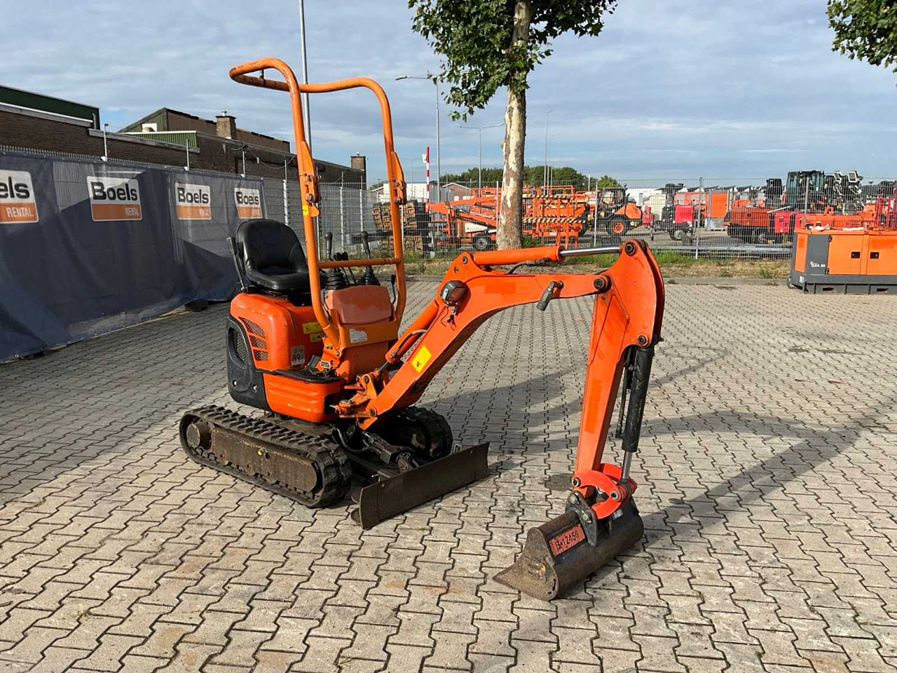 Kubota U10-3 - Mini bager: slika Kubota U10-3 - Mini bager Kubota U10-3 - Mini bager: slika Kubota U10-3 - Mini bager