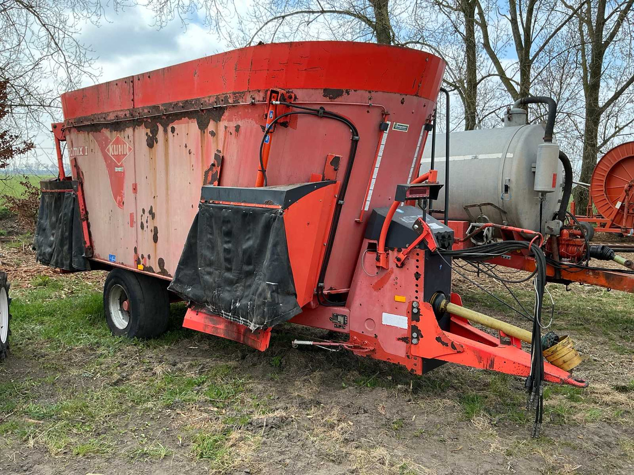 Kuhn EUV270 - Vagon-miješalica za krmivo: slika Kuhn EUV270 - Vagon-miješalica za krmivo Kuhn EUV270 - Vagon-miješalica za krmivo: slika Kuhn EUV270 - Vagon-miješalica za krmivo