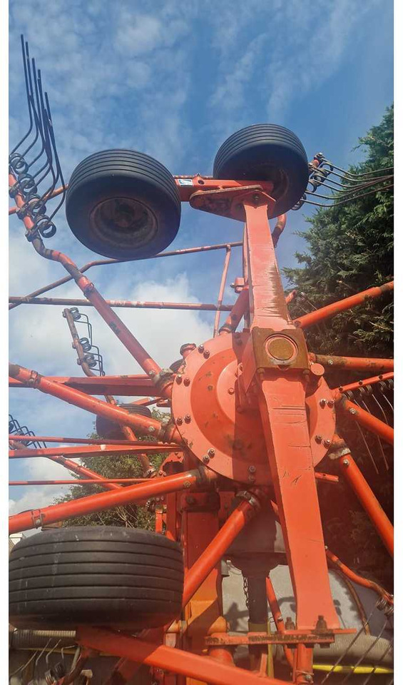 Kuhn GA7501 - Oprema za prevrtanje sijena: slika Kuhn GA7501 - Oprema za prevrtanje sijena Kuhn GA7501 - Oprema za prevrtanje sijena: slika Kuhn GA7501 - Oprema za prevrtanje sijena