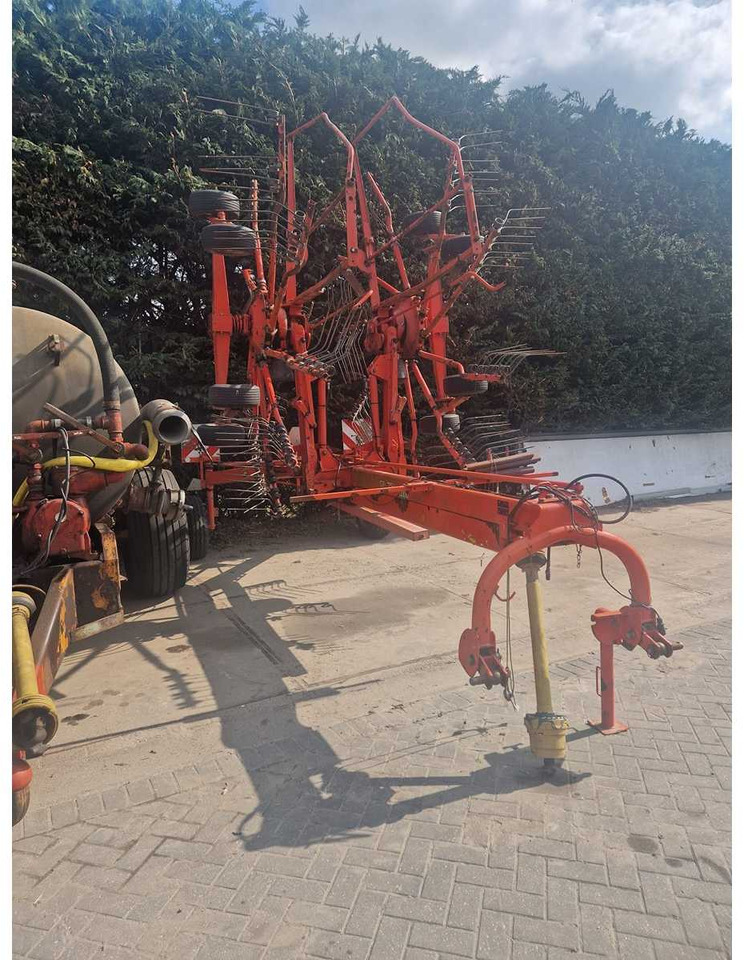 Kuhn GA7501 - Oprema za prevrtanje sijena: slika Kuhn GA7501 - Oprema za prevrtanje sijena Kuhn GA7501 - Oprema za prevrtanje sijena: slika Kuhn GA7501 - Oprema za prevrtanje sijena