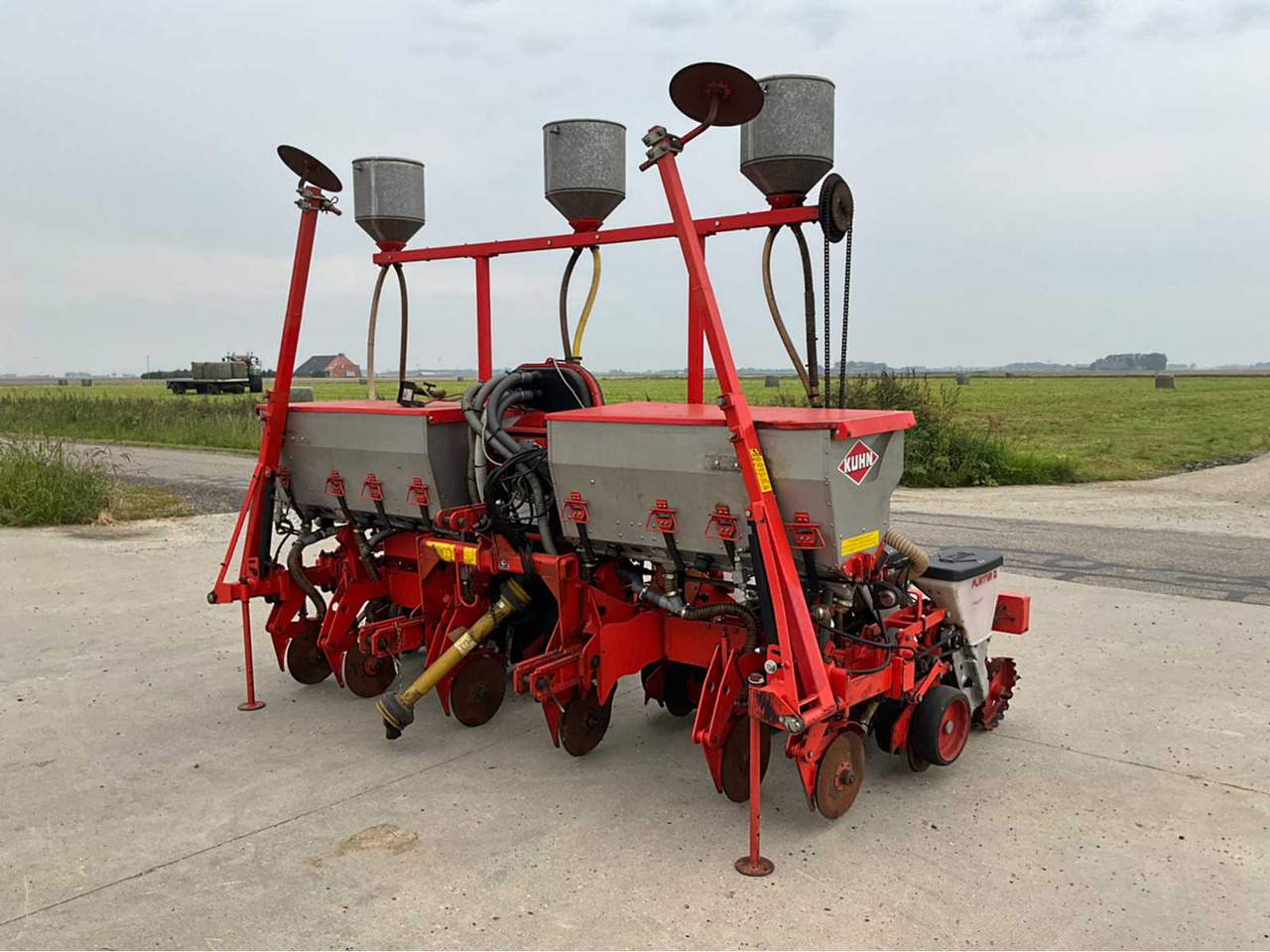 Kuhn Planter 2 - Oprema za sijanje: slika Kuhn Planter 2 - Oprema za sijanje Kuhn Planter 2 - Oprema za sijanje: slika Kuhn Planter 2 - Oprema za sijanje
