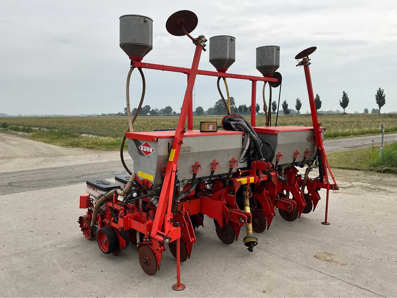 Kuhn Planter 2 - Oprema za sijanje: slika Kuhn Planter 2 - Oprema za sijanje Kuhn Planter 2 - Oprema za sijanje: slika Kuhn Planter 2 - Oprema za sijanje