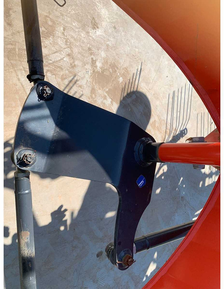 Kuhn - Traktorska freza: slika Kuhn - Traktorska freza Kuhn - Traktorska freza: slika Kuhn - Traktorska freza